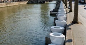 PARIS POOP PROTEST: French President Emmanuel Macron and Paris Mayor Anne Hidalgo to Swim in Seine River Today, Parisians Poop in River to Protest City Spending Over $1 Billion to Make River Swimable (VIDEO)